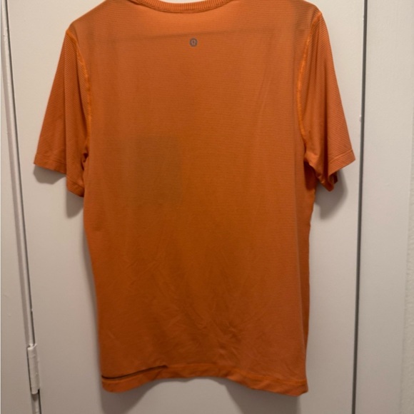 LULULEMON Men Small Metal Vent Tech Shirt Orange w blue - Picture 3 of 7